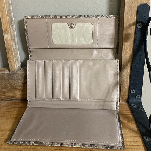 Mondani New York brown and tan snakeskin print trifold wallet - Picture 5 of 7